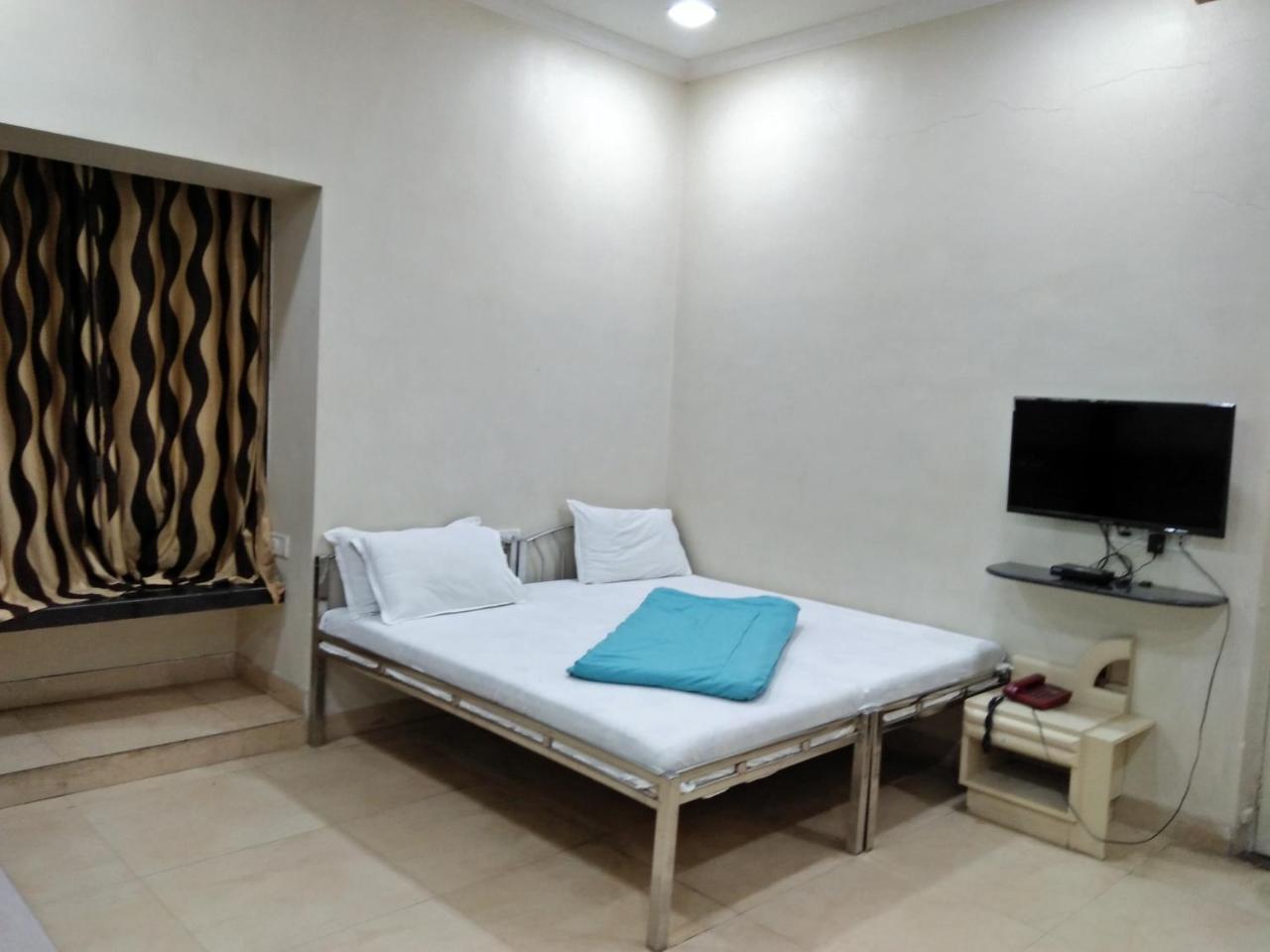 Hotel Blue Bird Colaba Mandve Exteriör bild