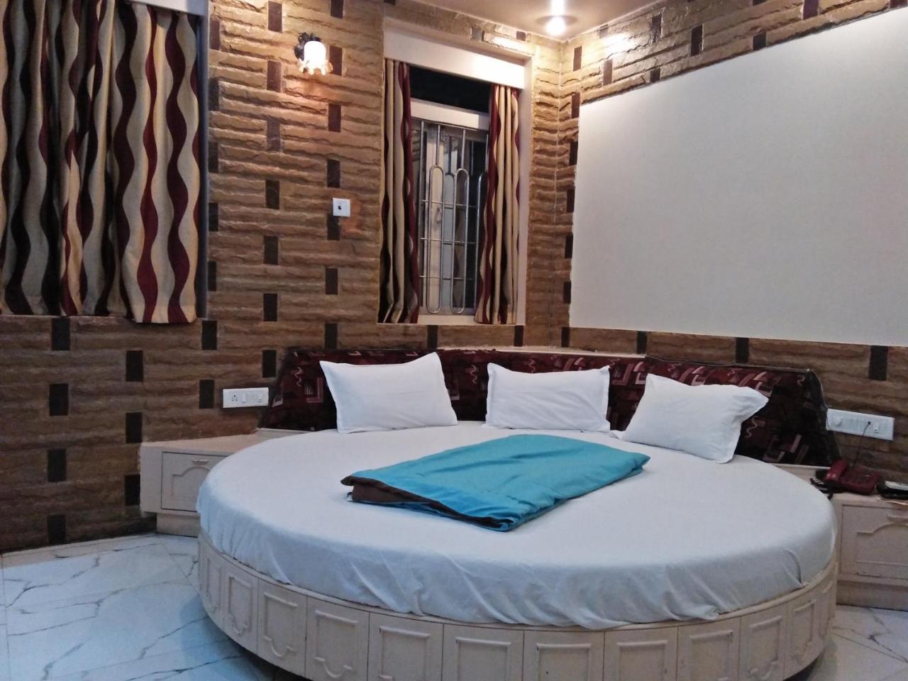 Hotel Blue Bird Colaba Mandve Exteriör bild