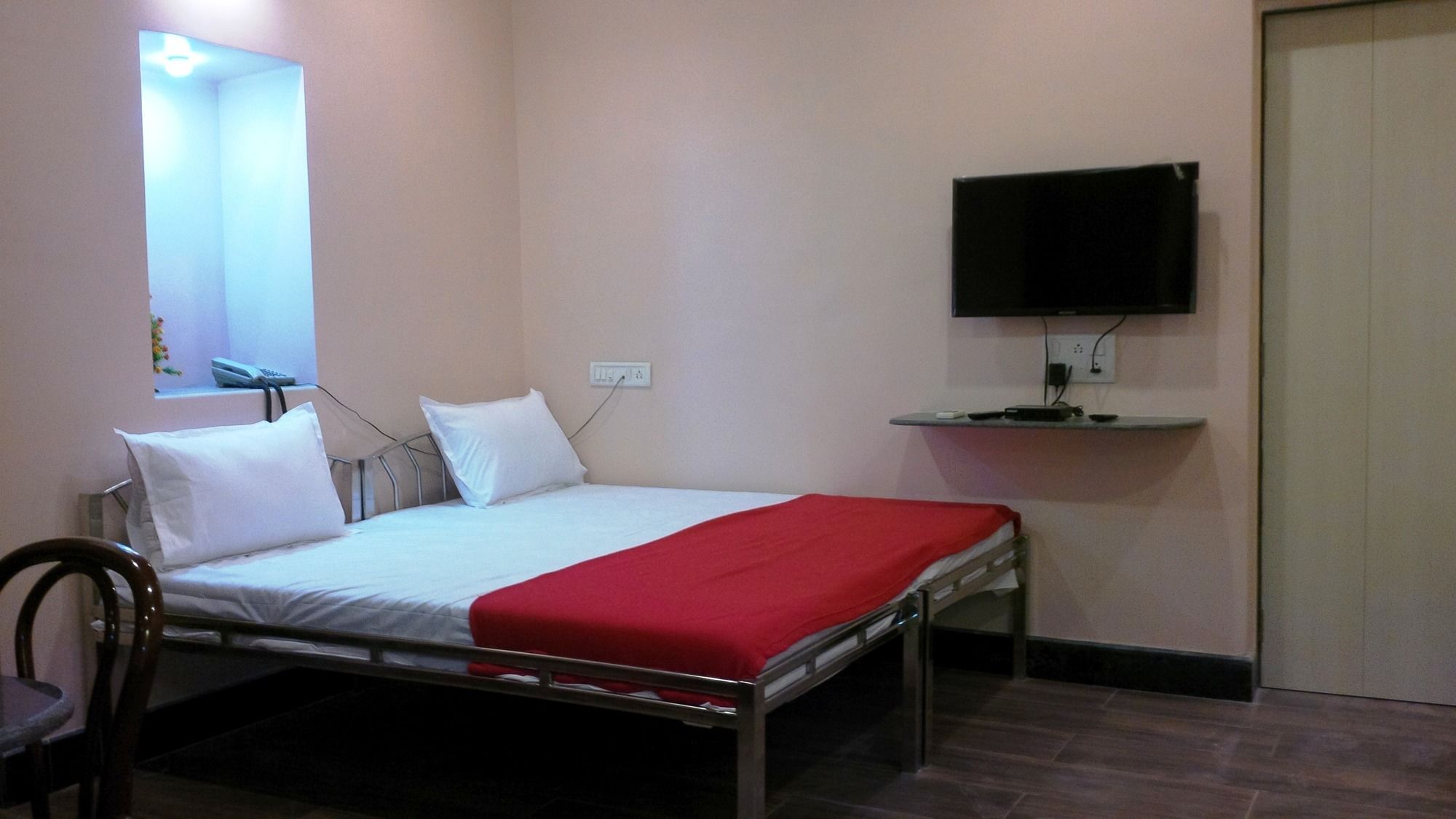 Hotel Blue Bird Colaba Mandve Exteriör bild